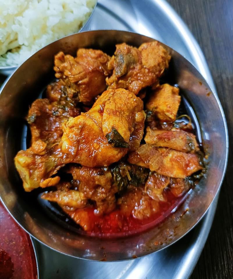 A bowl of home-style chicken curry served with steamed rice
